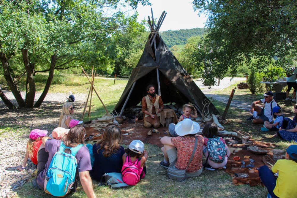 Fete de la Prehistoire Campement